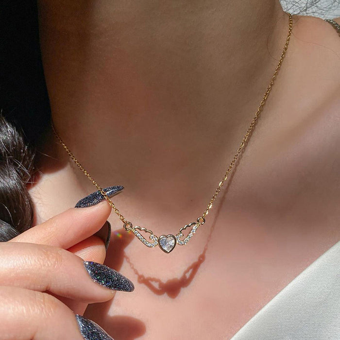 Wholesale New Fashion Jewelry with Diamond Wings Pendant, Versatile Love Necklace, Alloy Sweater Chain