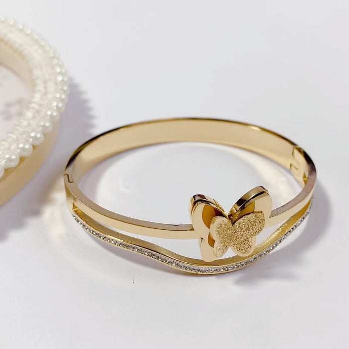 Wholesale Titanium steel color-preserving bracelet with diamond setting