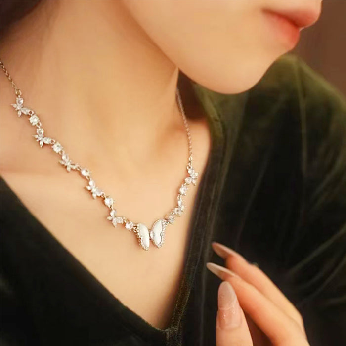 Wholesale Minimally luxurious diamond inlaid butterfly necklace with a high-end feel, light luxury collarbone chain, new style
