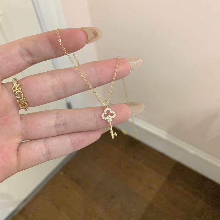 Wholesale Pure silver necklace with niche design, key necklace, collarbone chain