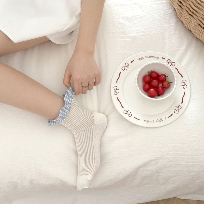 Wholesale Checkered lace mid tube socks, boneless and cute pile socks