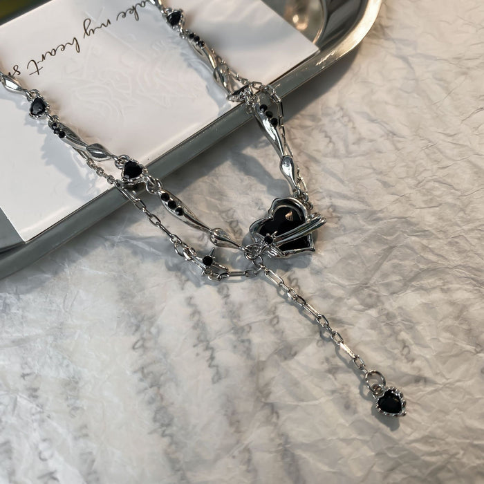 Wholesale Love pendant necklace, new niche design, simple and exquisite, high-end feeling, collarbone chain