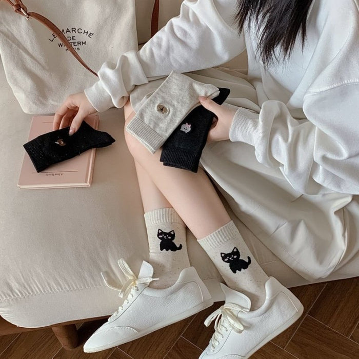 Wholesale Thin breathable mid tube socks with fashionable and simple polka dot yarn and embroidered small dog socks