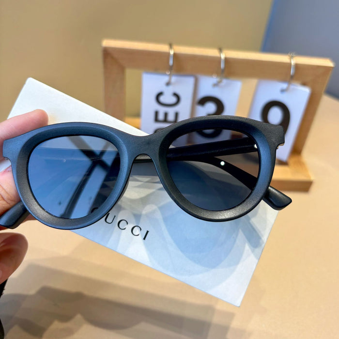 Wholesale Matte children's sunglasses are fashionable, retro, versatile, sunshade and sunscreen