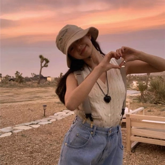 Wholesale Love necklace with niche design and adjustable collarbone chain