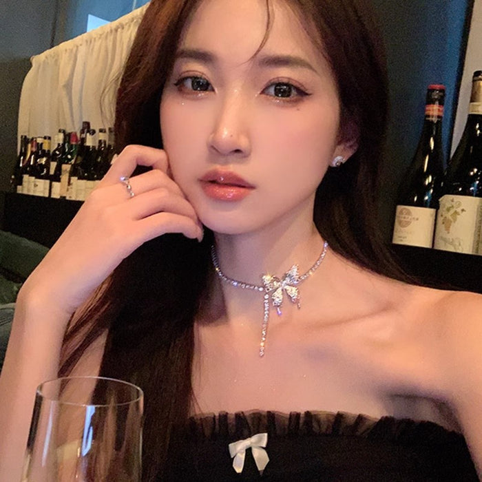 Wholesale Sparkling diamond butterfly necklace for women, light luxury, niche design, high-end feeling, collarbone chain, neck chain