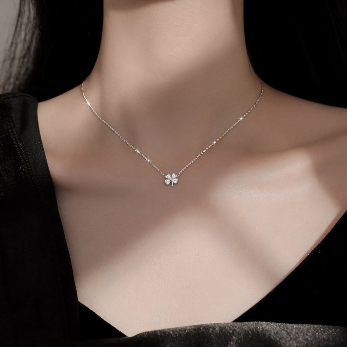 Wholesale Four leaf clover collarbone necklace for women, light luxury, niche, high-end design sense