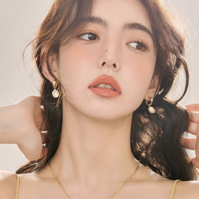 Wholesale Water droplet earrings are niche, light luxury, versatile, and stylish. New earrings are available