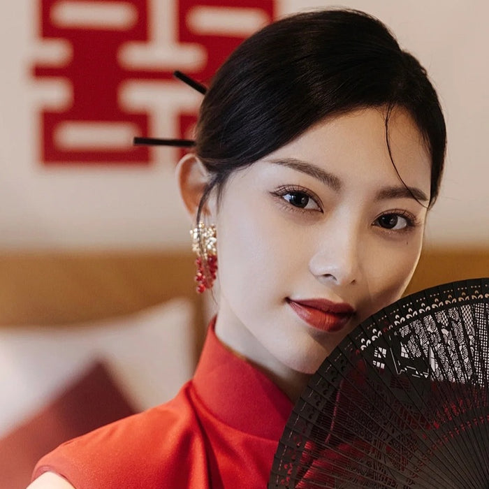 Wholesale Green earrings, classical artificial crystal, retro and simple ear hook