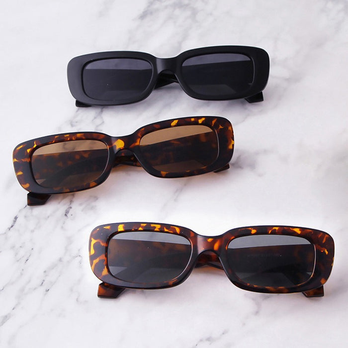 Wholesale Sunglasses with small square frames for slimming, trendy street photography, unisex style