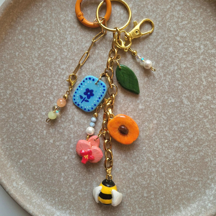 Wholesale Bag buckle flower bee leaf wine bottle pendant keychain