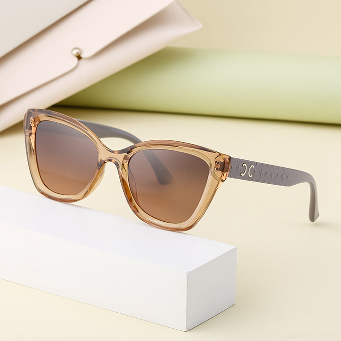 Wholesale Fashionable cat eye sunglasses with sun protection effect