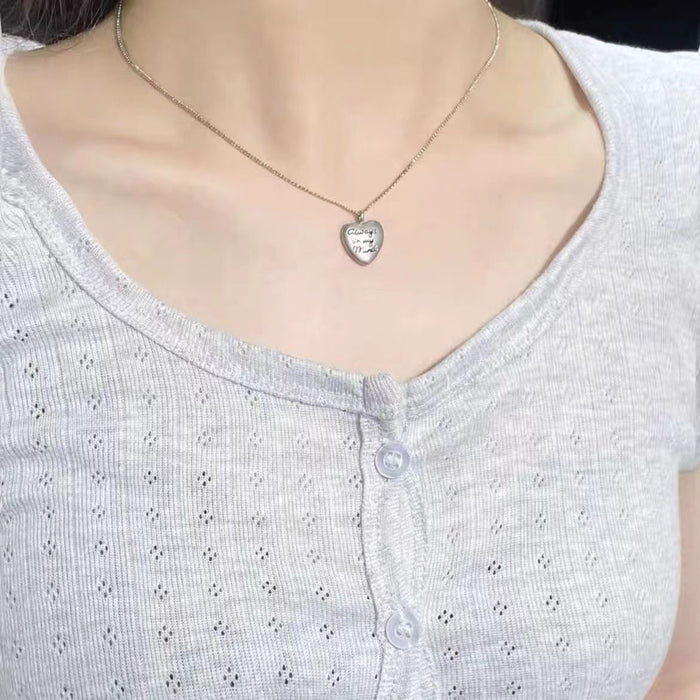Wholesale Retro love necklace for women, sweet and cute, versatile collarbone necklace