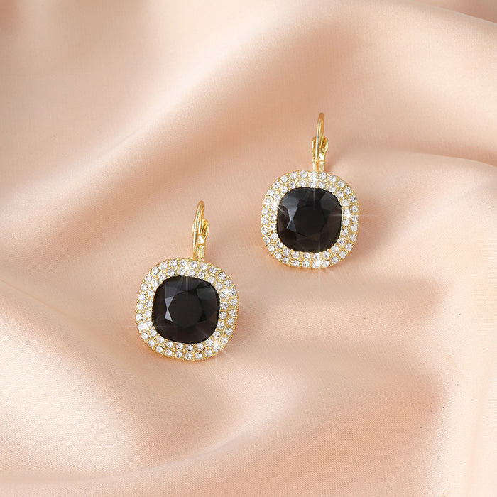 Wholesale Minimalist diamond studded female=niche fashion temperament earrings retro light luxury black earrings high-end silver needle wholesale