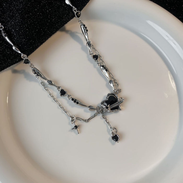 Wholesale Love pendant necklace, new niche design, simple and exquisite, high-end feeling, collarbone chain