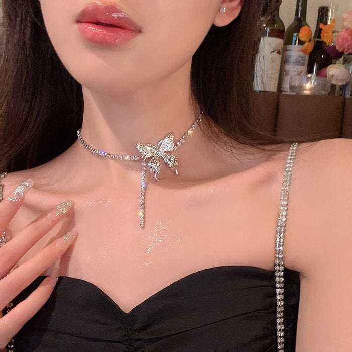 Wholesale Sparkling diamond butterfly necklace for women, light luxury, niche design, high-end feeling, collarbone chain, neck chain