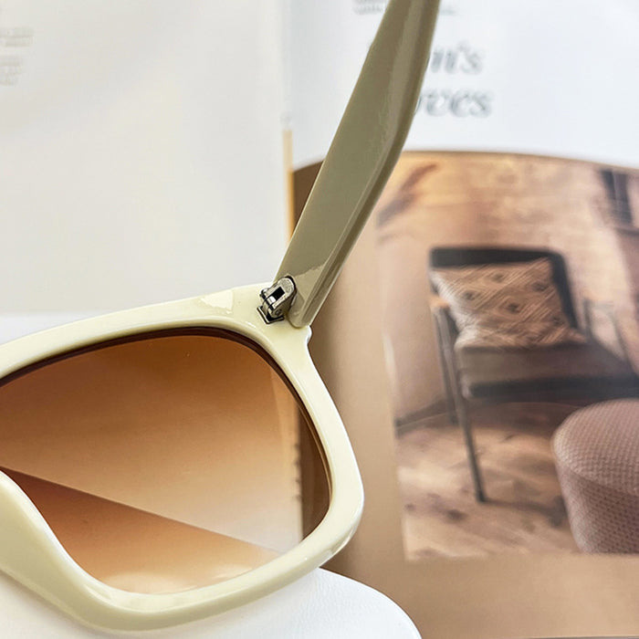 Wholesale Sunglasses for women, UV resistant polarizing lenses, ultra light and trendy men's sunglasses