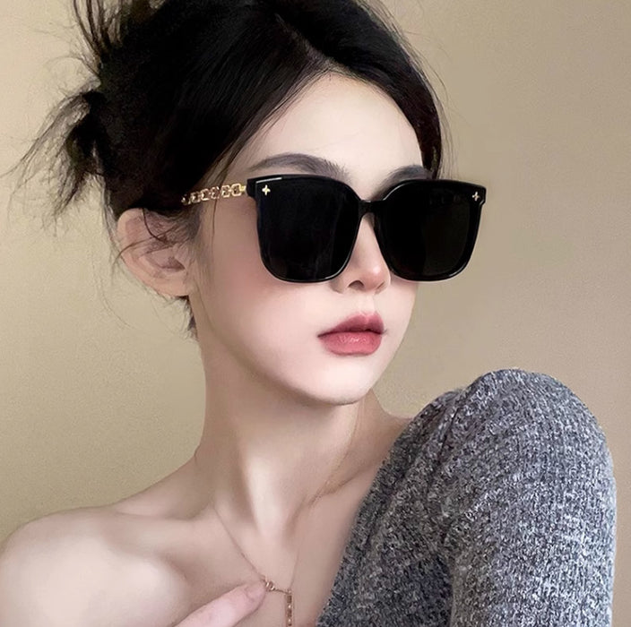Wholesale Women's sunglasses show face, small chain legs, star sunglasses, big face, slimming, black