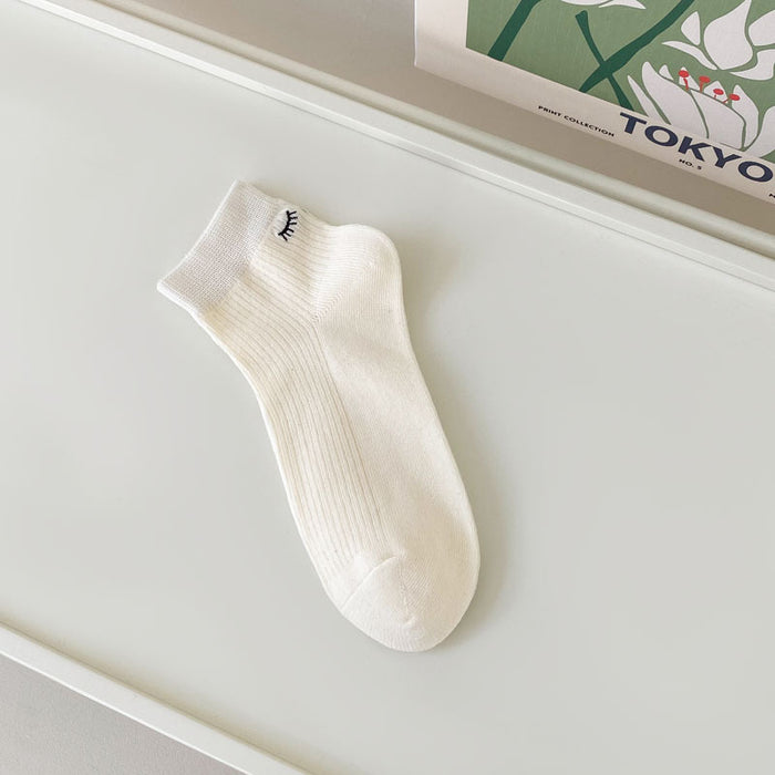 Wholesale Sweat absorbing thin design with embroidered cute short socks, solid color cotton