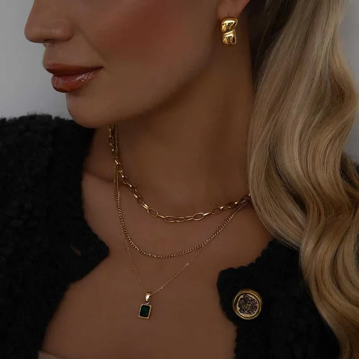 Wholesale Fashionable multi-layer alloy necklace, thick chain, square pendant, exaggerated necklace accessory