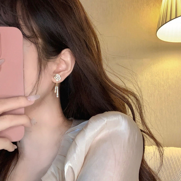 Wholesale Two piece floral earrings with sparkling diamonds