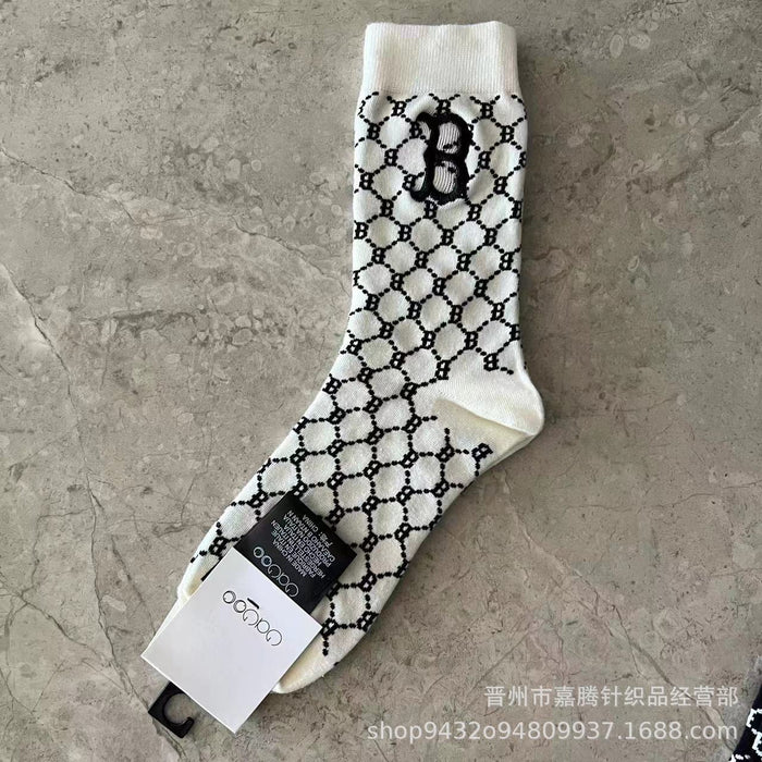 Wholesale Embroidered sports socks with combed cotton lettering socks in the middle tube