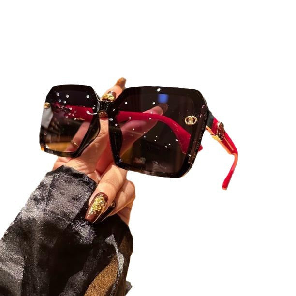 Wholesale Classic and fashionable sunglasses, fashionable and personalized UV resistant sunglasses