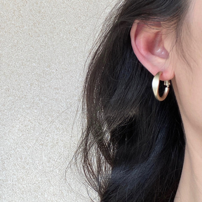 Wholesale Niche fashion earrings with high-end feel, niche design, versatile earrings for women