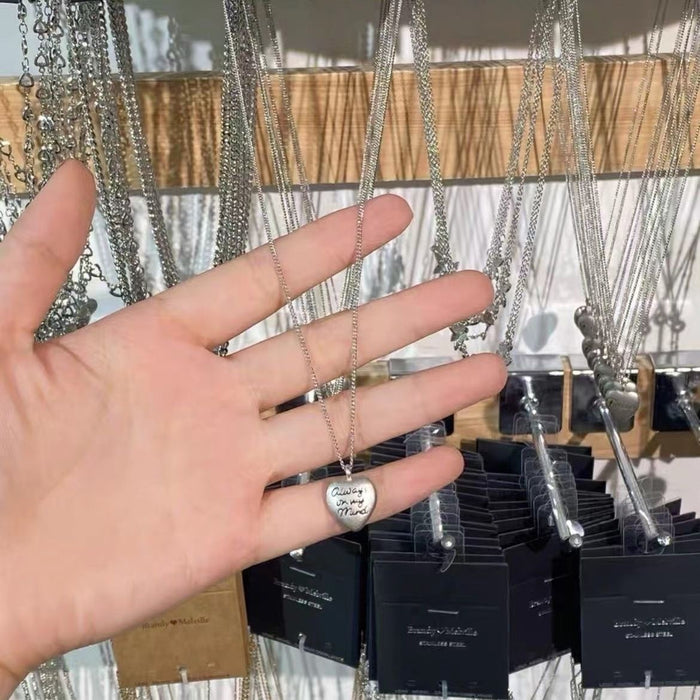 Wholesale Retro love necklace for women, sweet and cute, versatile collarbone necklace