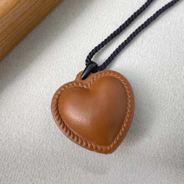 Wholesale Leather heart necklace with peach hearts, versatile and adjustable heart-shaped necklace