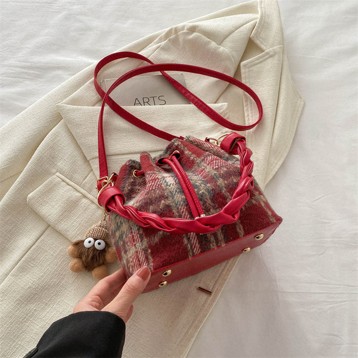 Wholesale Casual and personalized crossbody bag, fashionable and simple shoulder bag, retro and personalized bucket bag