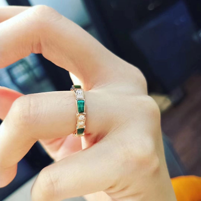 Wholesale Gold plated ring with diamonds, fashionable and personalized ring