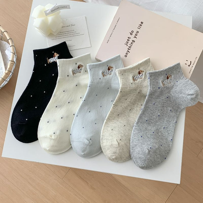 Wholesale Solid color cute socks embroidered cotton breathable sweat absorbing short tube socks versatile