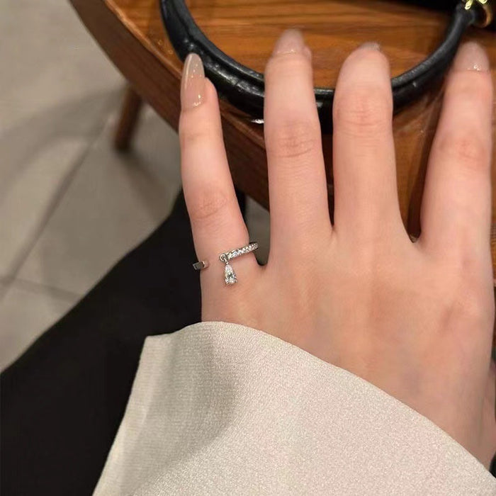 Wholesale Exquisite and luxurious diamond lined ring with a niche design, elegant and minimalist style