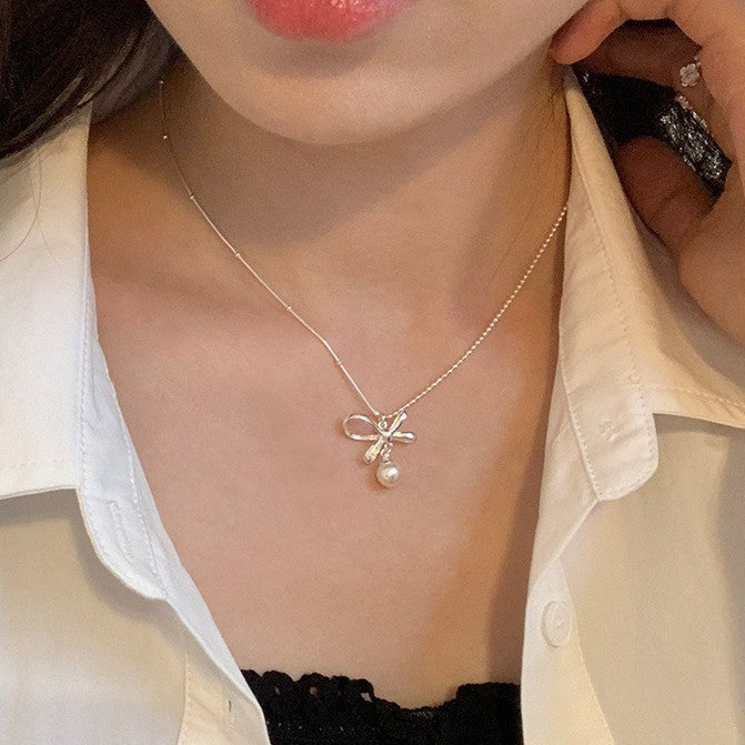 Wholesale New bow pearl pendant necklace with gentle and elegant temperament, light luxury and versatile collarbone chain
