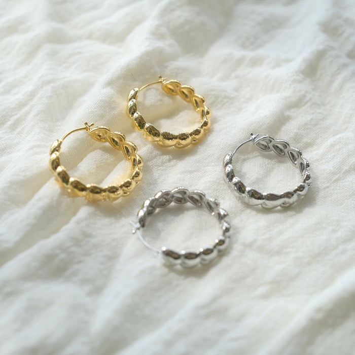 Wholesale High end minimalist heart-shaped earrings for women, retro personality, sweet peach heart earrings, ear loops, and ear buckles