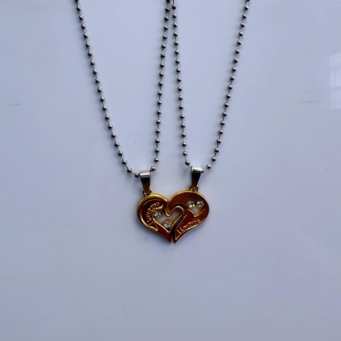 Wholesale A pair of heart-shaped diamond-encrusted heart pendant couple necklaces