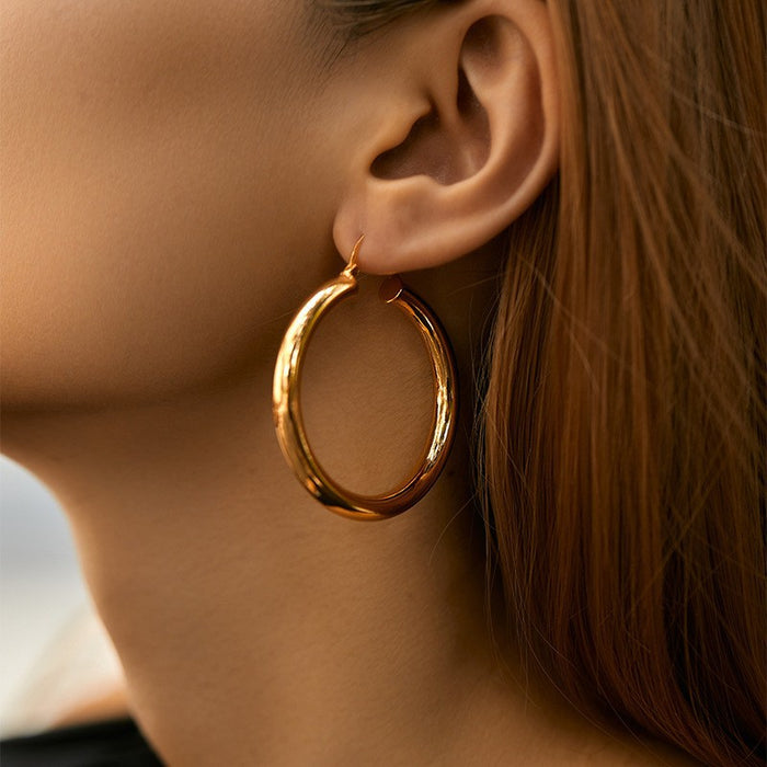 Wholesale Copper plated circle earrings with exaggerated personality, light luxury, simple earrings