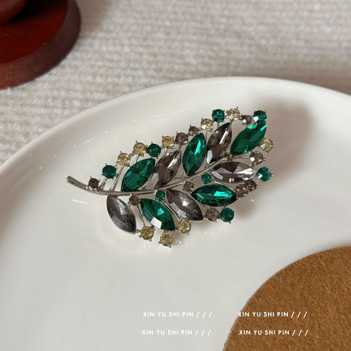 Wholesale Elegant and dynamic brooch, light luxury, fashionable and dreamy brooch accessory