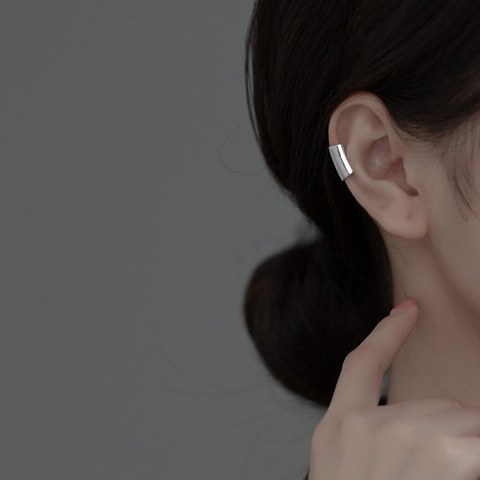 Wholesale Elegant smooth surface ear clip made of pure silver without ear holes, with a niche design and earrings featuring bone clips and earrings