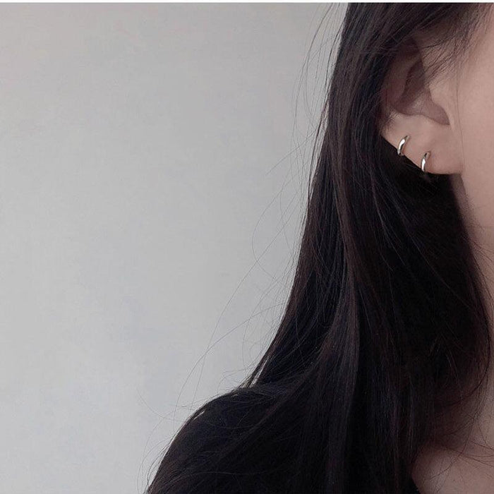 Wholesale Large circle earrings plated with pure silver, with a retro and minimalist style. Small ear ring accessories