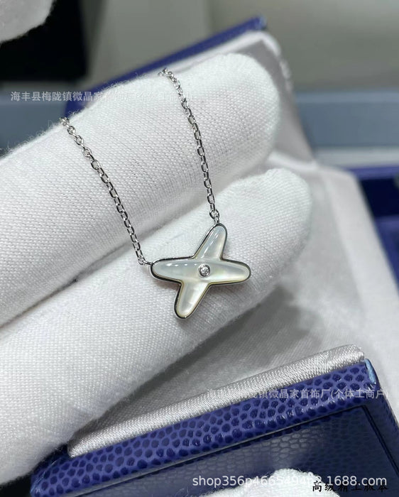 Wholesale Natural white pendant necklace with gold-plated locking chain