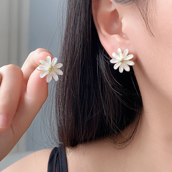 Wholesale Silver Needle Cute Daisy Earrings Acrylic Flower Crystal Earrings Earrings and Accessories Wholesale