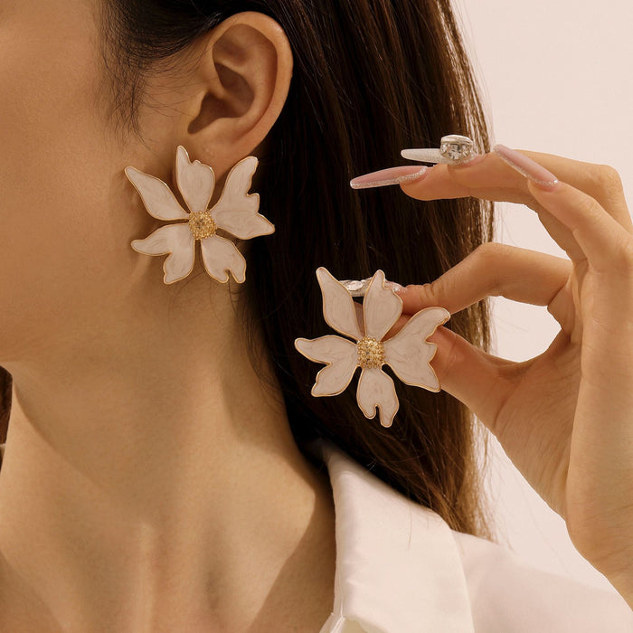 Wholesale Exaggerated geometric irregular light luxury retro flower earrings