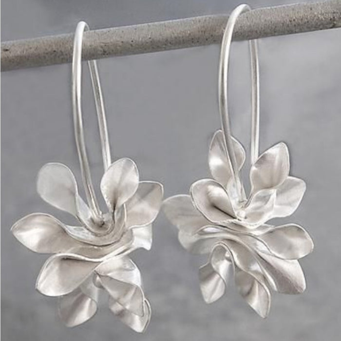 Wholesale Vintage flower alloy elegant personality fashionable temperament earrings and earrings