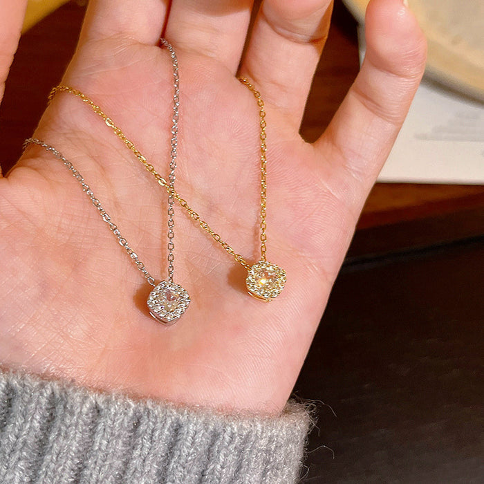 Wholesale Light luxury versatile super sparkling square zirconia necklace with niche design, high-end temperament, titanium steel lock bone chain, neck chain accessories wholesale