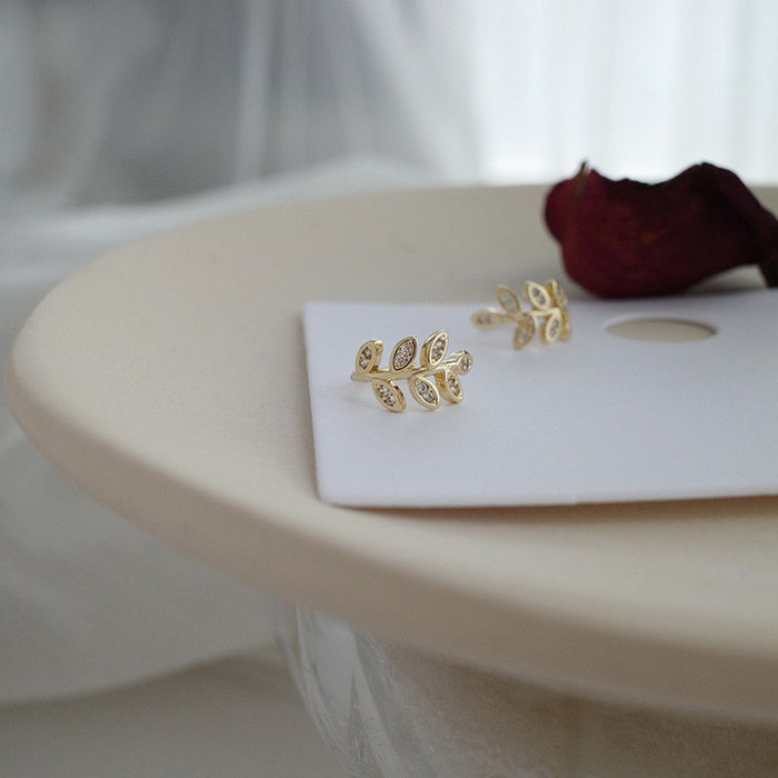 Wholesale Exquisite and minimalist leaf ear bone clip without ear holes, adjustable earrings, high-end ear accessories