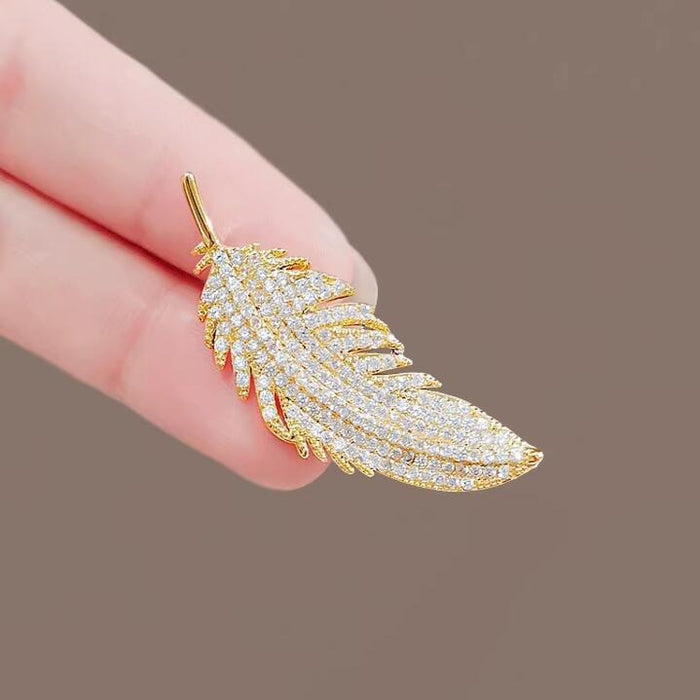 Wholesale Full diamond feather brooch, exquisite and high-end design, niche suit