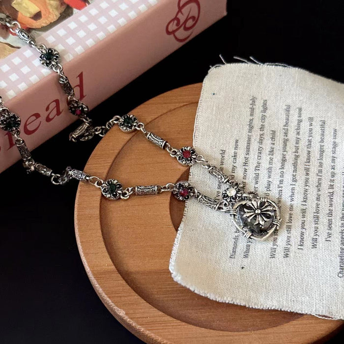 Wholesale Sweet and cool style with diamond studded heart, octagonal star necklace, female creative design, collarbone chain, cool style, sweater chain, trendy