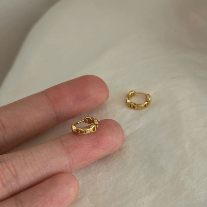 Wholesale Earrings are simple and niche earrings